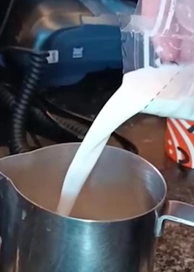 前越南环球小姐急道歉文化冲突引爆网络AG真人登录丈夫母乳冲咖啡惹众怒!(图3) 前越南环球小姐急道歉文化冲突引爆网络AG真人登录丈夫母乳冲咖啡惹众怒!(图3)